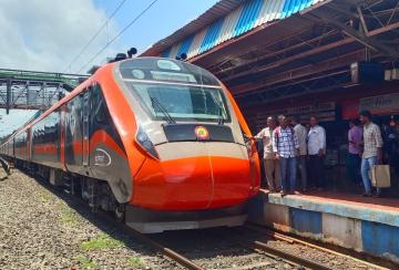 Vande-Bharat-will-stop-at-Kovilpatti-from-October-9th