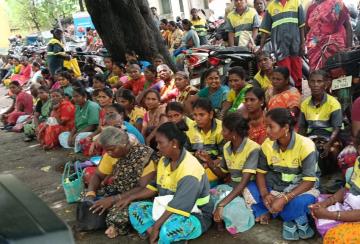 tirunelveli-corporation-contract-cleaning-staff-protest-against-meyor