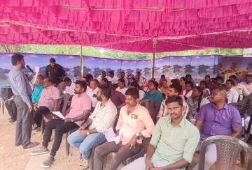 Land-survey-officers-in-Nellai-protest