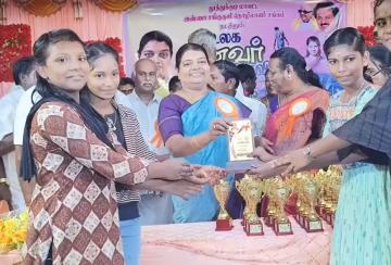 Prizes-for-winning-competitions-on-the-occasion-of-Fisherman-s-Day-in-thootukudi