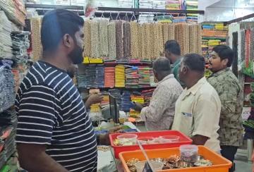 more-Sales-of-essential-items-for-Lord-Ayyappa-devotees-in-Thoothukudi