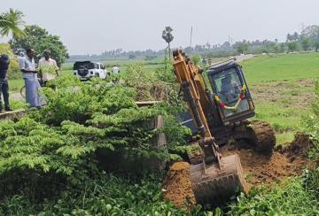kadambakulam-dredging-work-begins-farmers-happy