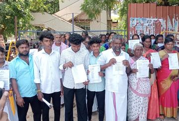 Mudavankulam-people-complain-against-tisaiyanvilai-Police-Inspector