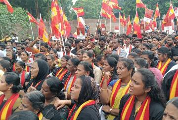 Tvk-protest-at-Nellai-Junction-against-SIR-amendment