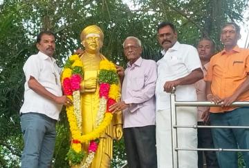 pays-tribute-to-voc-statue-in-nellai