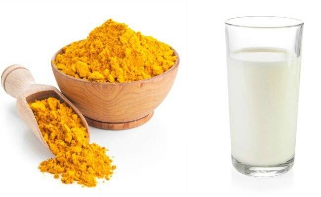 a-milk-and-turmeric-powder.jpg