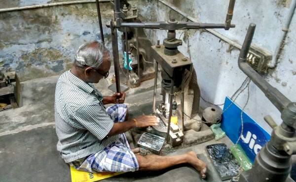 Nib worker.jpg Nib worker