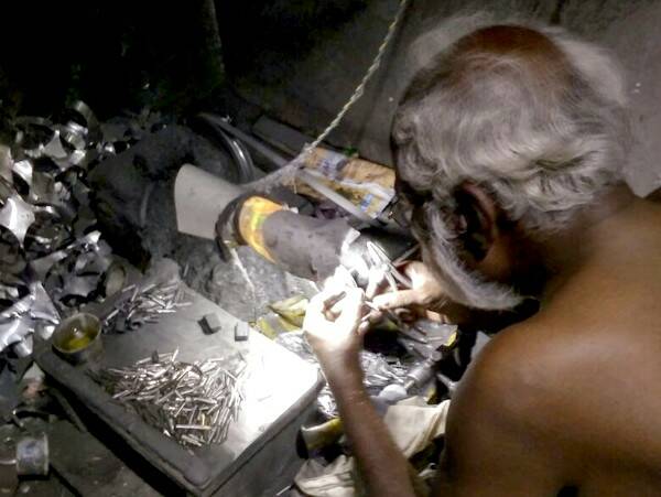 Nib worker 2.jpg Nib worker