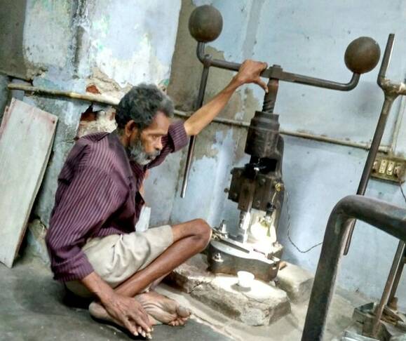 Nib worker 3.jpg Nib worker