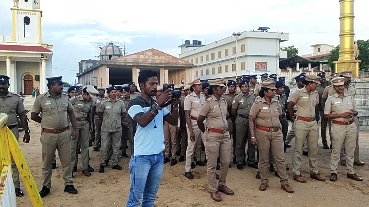 Demolition of the building inaugurated by Speaker Appavu 1.jpg